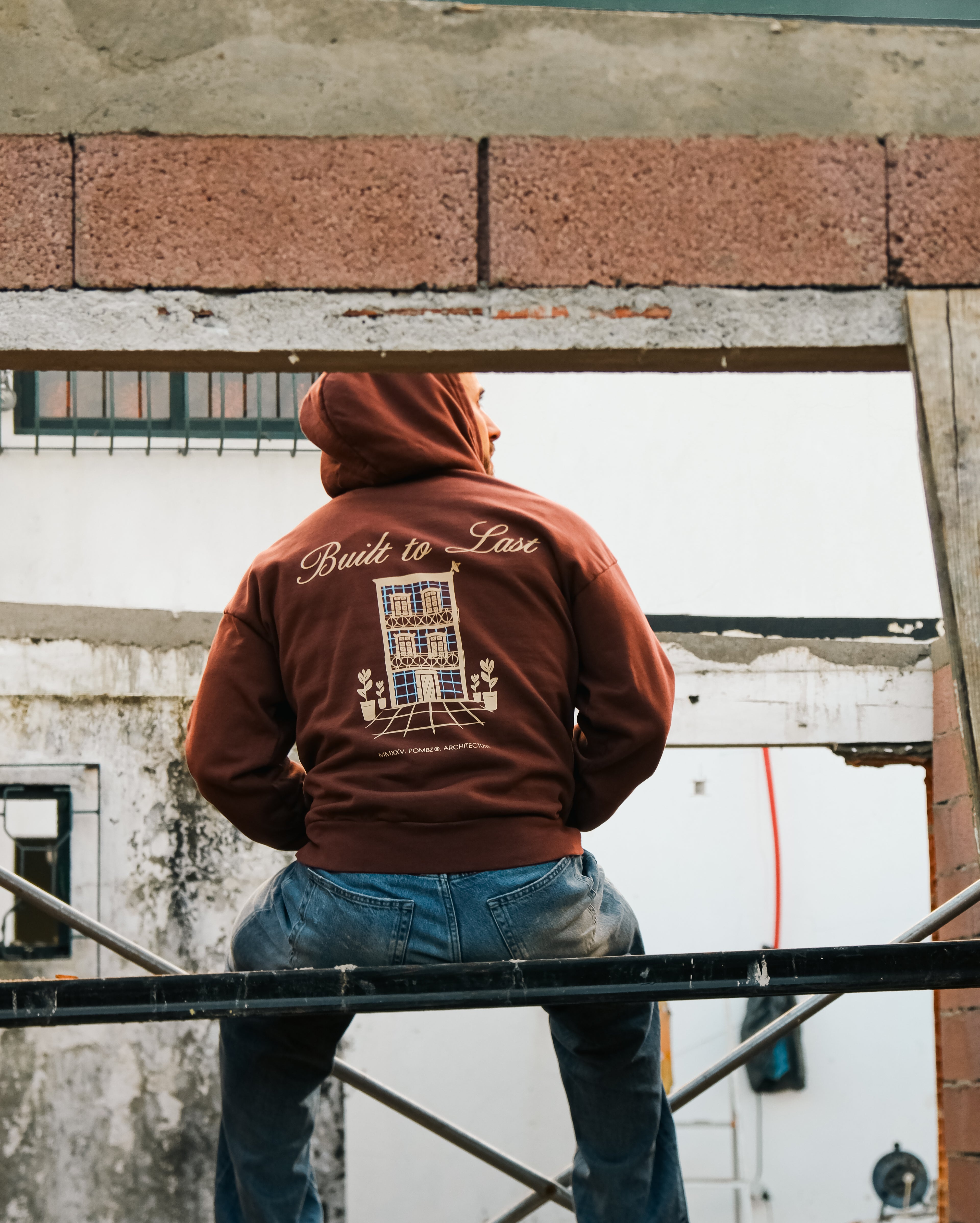 Hoodie Built to Last - Castanho